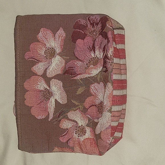 IOSIS PARIS Fine Linen Floral Pouch NWOT - Picture 1 of 4
